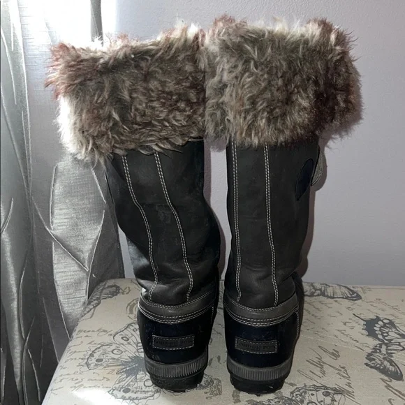 London Fog Black and Gray Winter Boots with Faux Fur - Picture 4 of 14